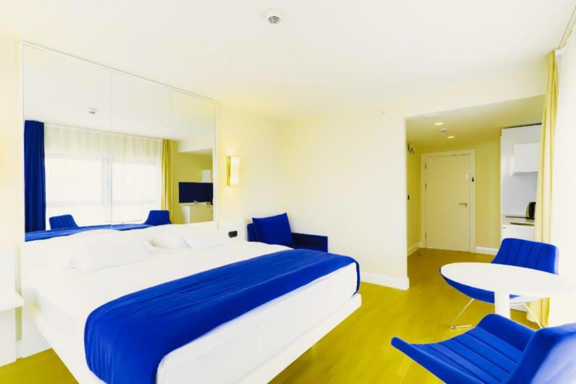 Delux Sea View Aparthotel In Orbi City Batoumi Extérieur photo