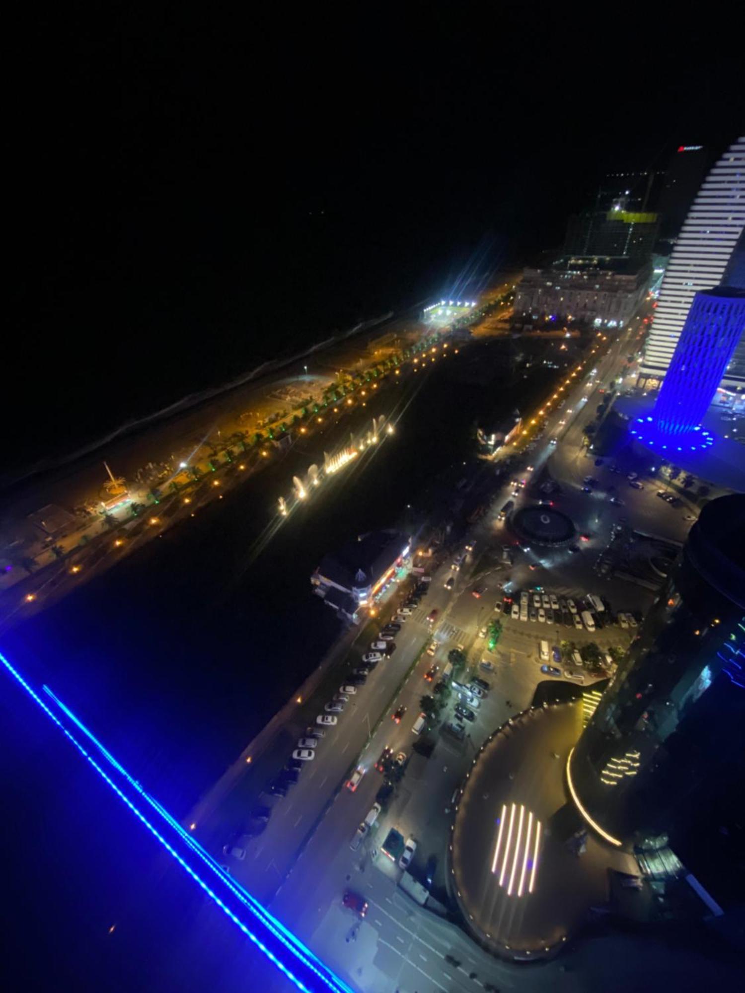 Delux Sea View Aparthotel In Orbi City Batoumi Extérieur photo