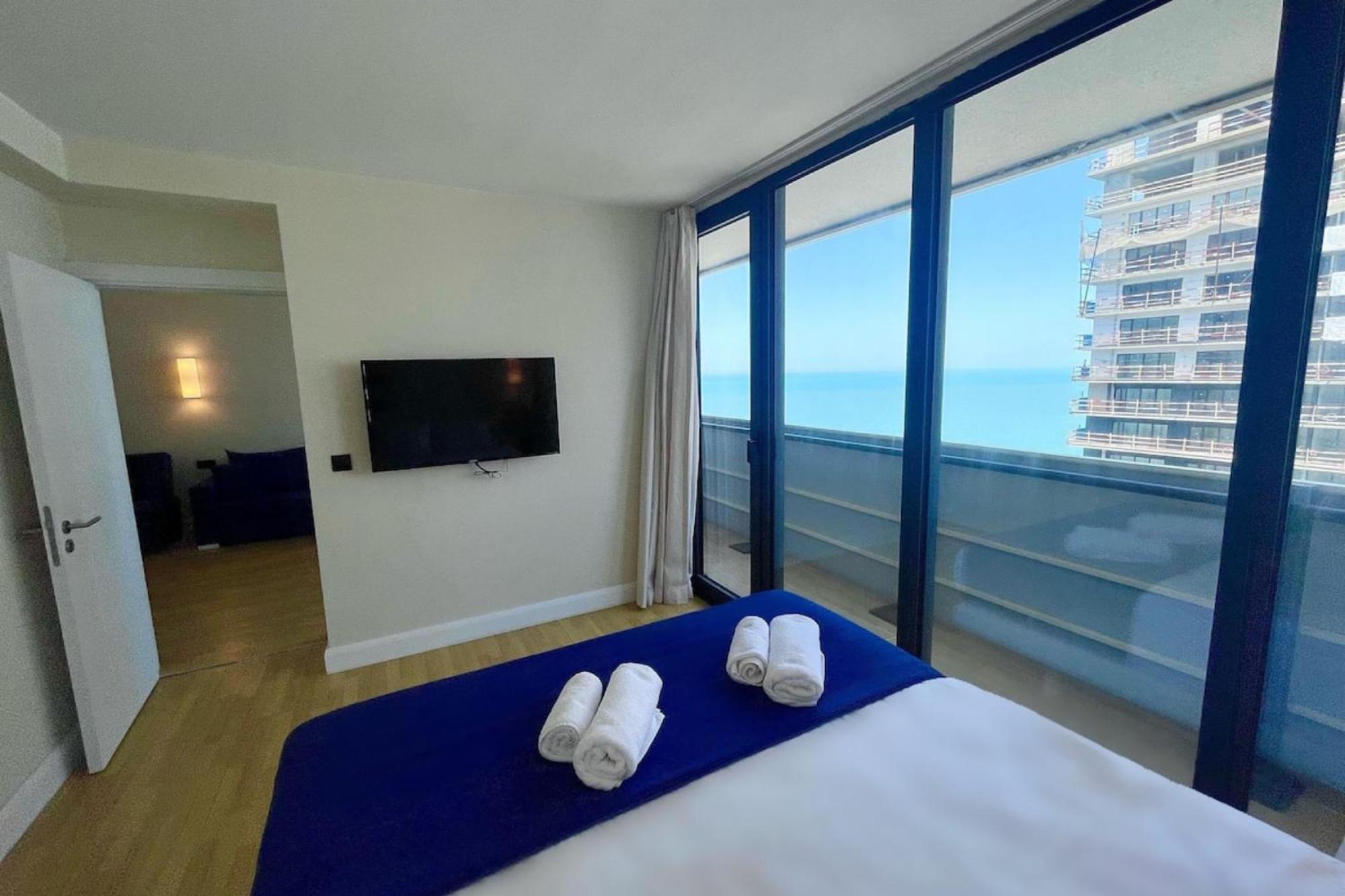 Delux Sea View Aparthotel In Orbi City Batoumi Extérieur photo
