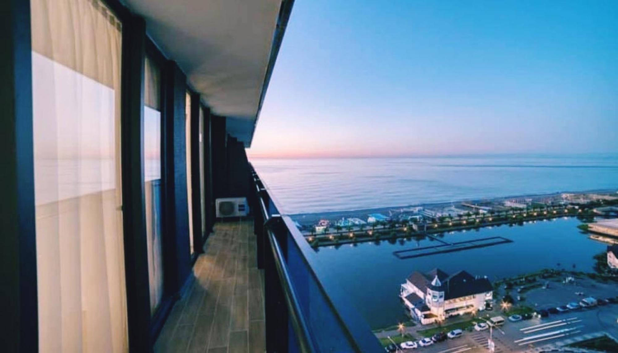 Delux Sea View Aparthotel In Orbi City Batoumi Extérieur photo