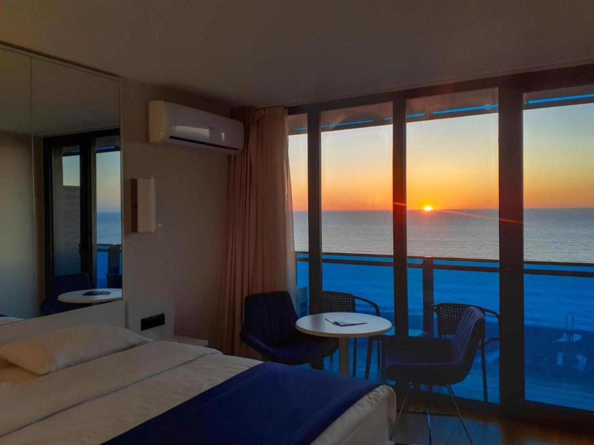 Delux Sea View Aparthotel In Orbi City Batoumi Extérieur photo