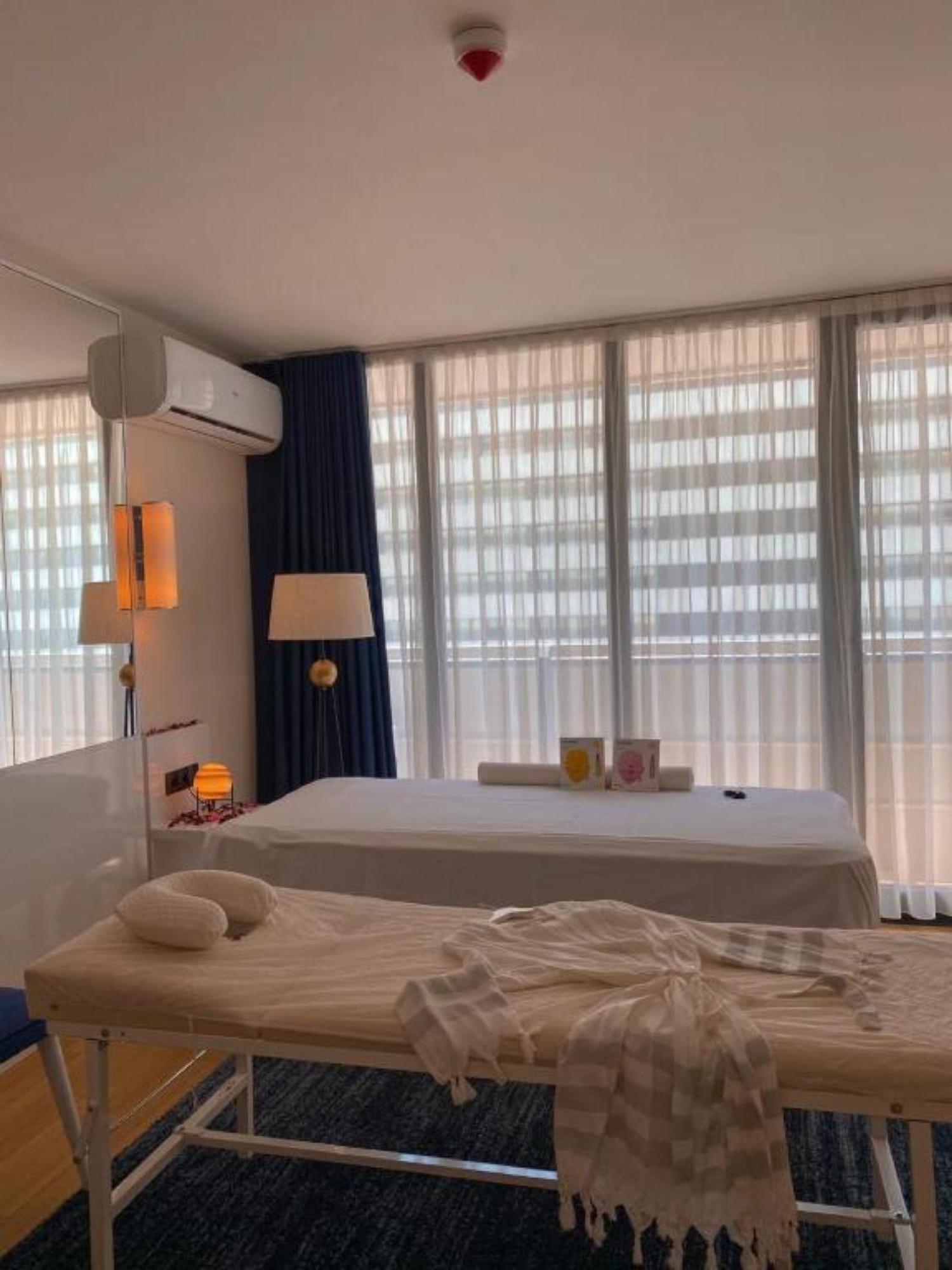 Delux Sea View Aparthotel In Orbi City Batoumi Extérieur photo