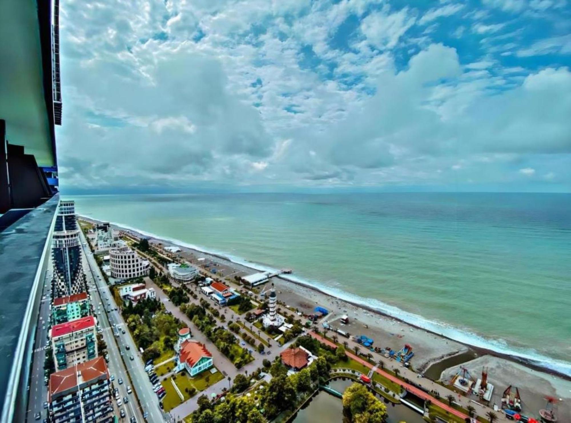Delux Sea View Aparthotel In Orbi City Batoumi Extérieur photo